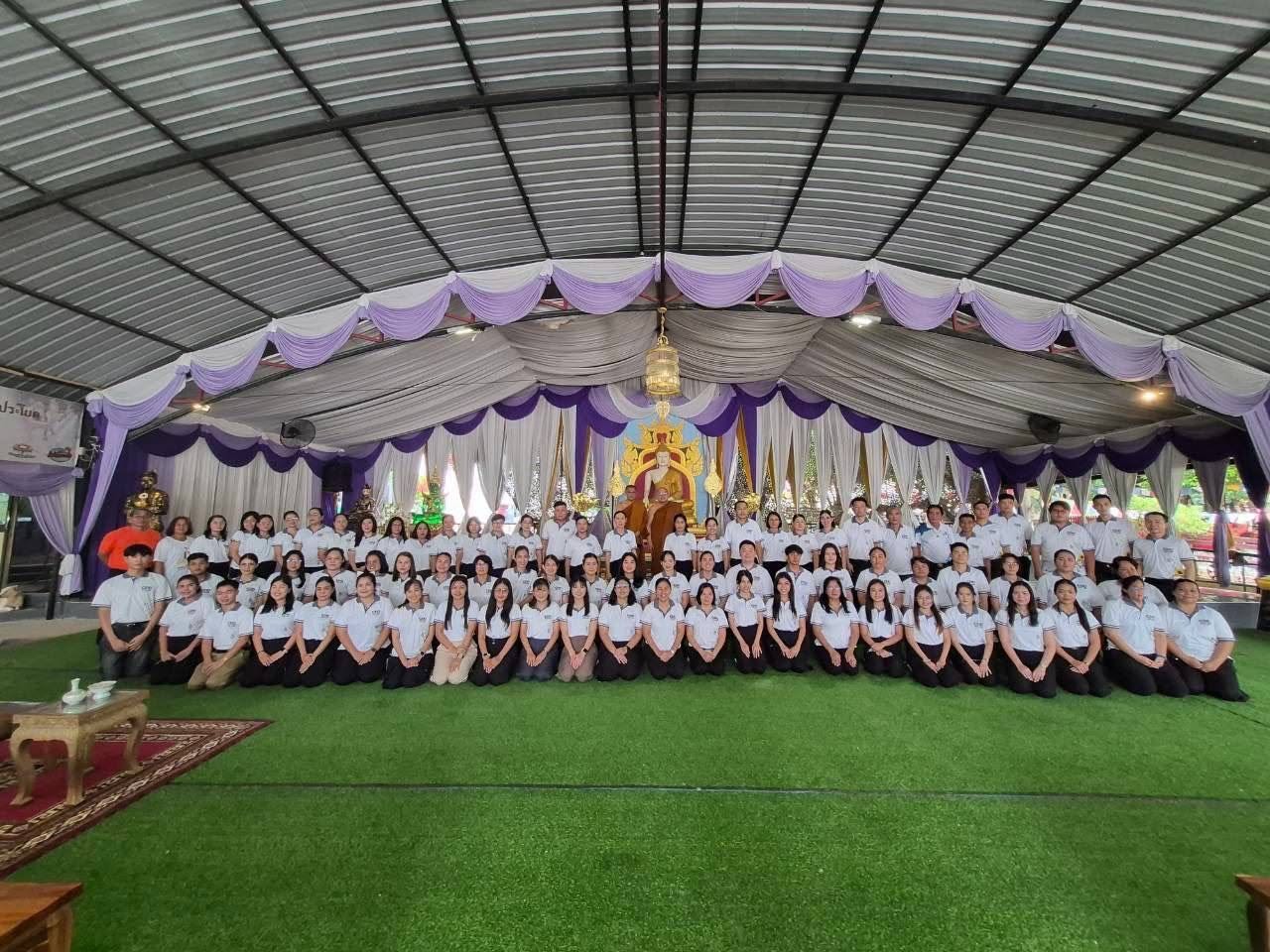 พช.ลำสนธิ ร่วมกิจกรรมทำบุญตักบาตรและปลูกต้นไม้ ณ วัดเขาลังพัฒนา เนื่องในโอกาสวันคล้ายวันก่อตั้งกรมการพัฒนาชุมชน ครบรอบ 64 ปี