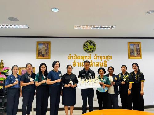พช.ลำสนธิ ร่วมกิจกรรมการจัดทำดอกไม้จันทน์สำหรับพระราชพิธีถวายพระเพลิงพระบรมศพ สมเด็จพระนางเจ้าสิริกิติ์ พระบรมราชินีนาถ พระบรมราชชนนีพันปีหลวง